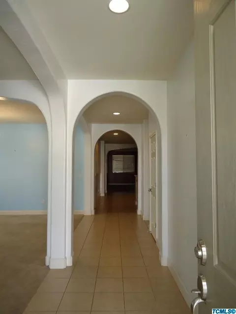 3731 E Seeger Ct, Visalia, CA 93292 photo 2