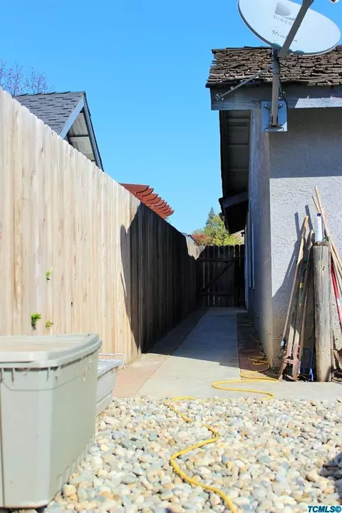 1741 E Westcott Ct, Visalia, CA 93292 photo 25