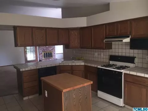 1824 E Laurel Ave, Visalia, CA 93292 photo 2