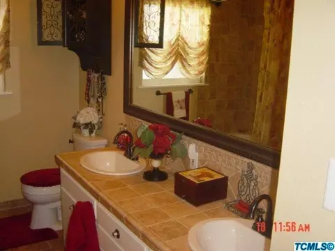 200 E Colonial Cir, Tulare, CA 93274 photo 28