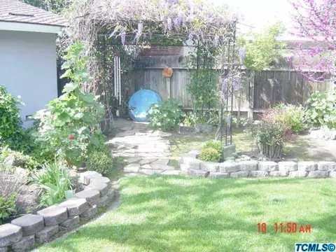 200 E Colonial Cir, Tulare, CA 93274 photo 12
