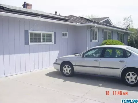 200 E Colonial Cir, Tulare, CA 93274 photo 4