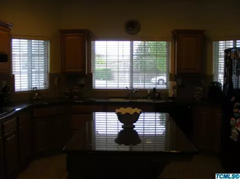 948 Avalon Dr, Lemoore, CA 93245 photo 7