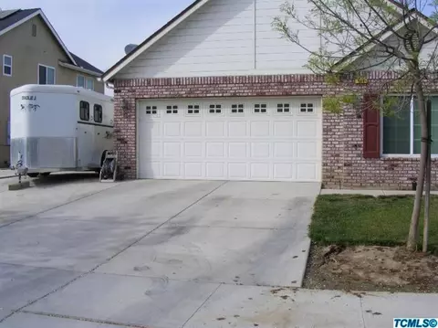 948 Avalon Dr, Lemoore, CA 93245 photo 4