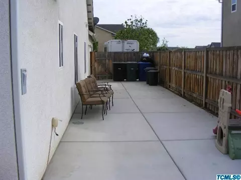 948 Avalon Dr, Lemoore, CA 93245 photo 12