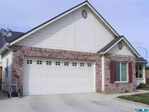 948 Avalon Dr, Lemoore, CA 93245 photo 2