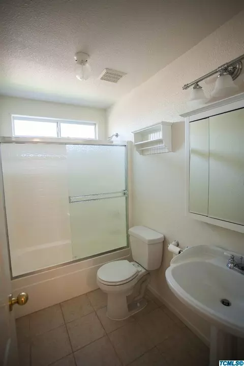 1819 E Mesa Ct, Visalia, CA 93292 photo 13
