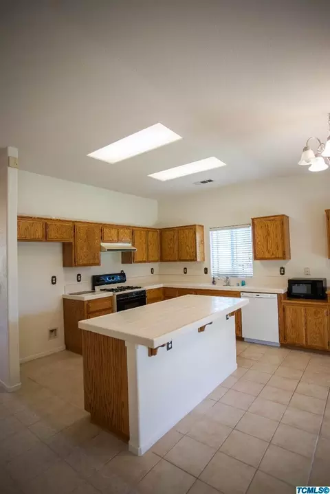 1819 E Mesa Ct, Visalia, CA 93292 photo 18