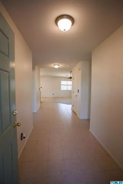 1819 E Mesa Ct, Visalia, CA 93292 photo 4