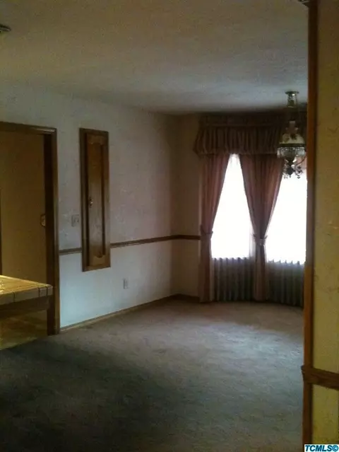 1012 E Rose, Visalia, CA 93292 photo 2