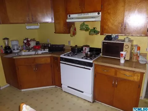 263 N D St, Tulare, CA 93274 photo 6