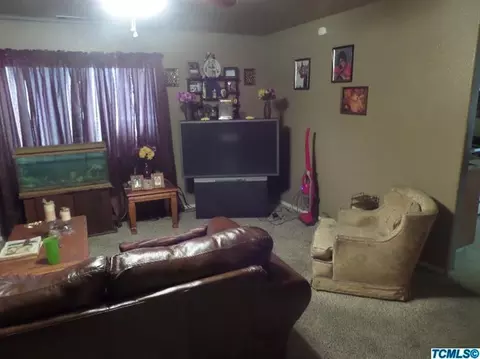 263 N D St, Tulare, CA 93274 photo 4