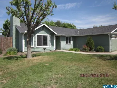 541 Davis St, Exeter, CA 93221 photo 2