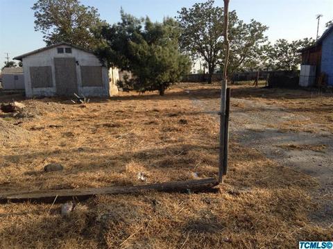 233 E Beacon Ave, Tulare, CA 93274 photo 1