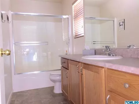 2339 E Chestnut Ct, Visalia, CA 93292 photo 12