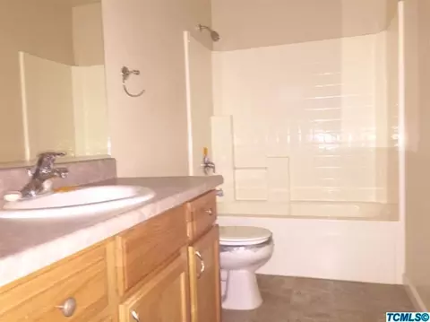 2339 E Chestnut Ct, Visalia, CA 93292 photo 9