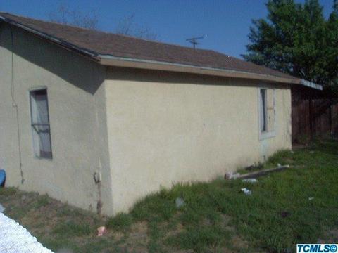 810 S Wright Way, Tulare, CA 93274 photo 3