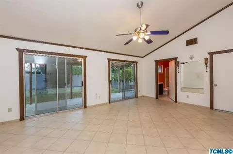 501 E Davis Dr, Dinuba, CA 93618 photo 14