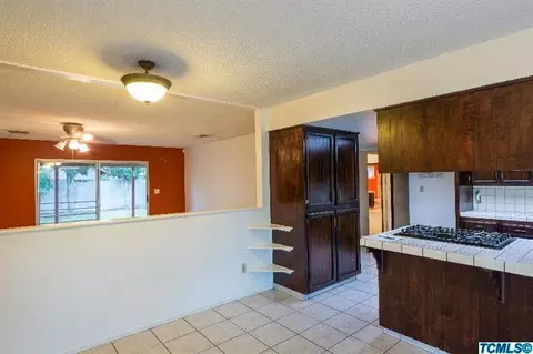 501 E Davis Dr, Dinuba, CA 93618 photo 8