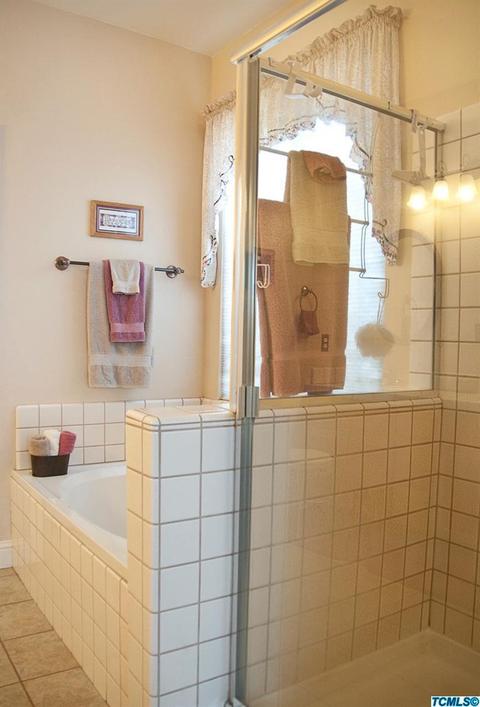 1702 Castle Way, Lemoore, CA 93245 photo 26