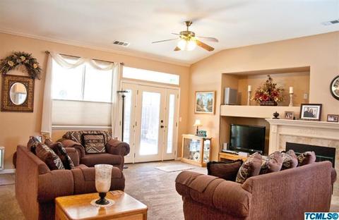 1702 Castle Way, Lemoore, CA 93245 photo 8