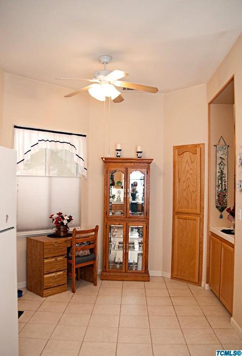 1702 Castle Way, Lemoore, CA 93245 photo 18