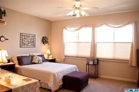 1702 Castle Way, Lemoore, CA 93245 photo 21