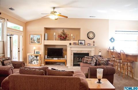 1702 Castle Way, Lemoore, CA 93245 photo 9