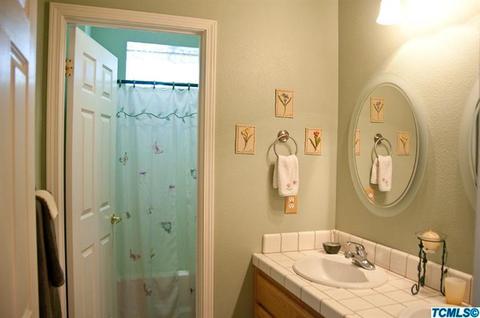 1702 Castle Way, Lemoore, CA 93245 photo 32