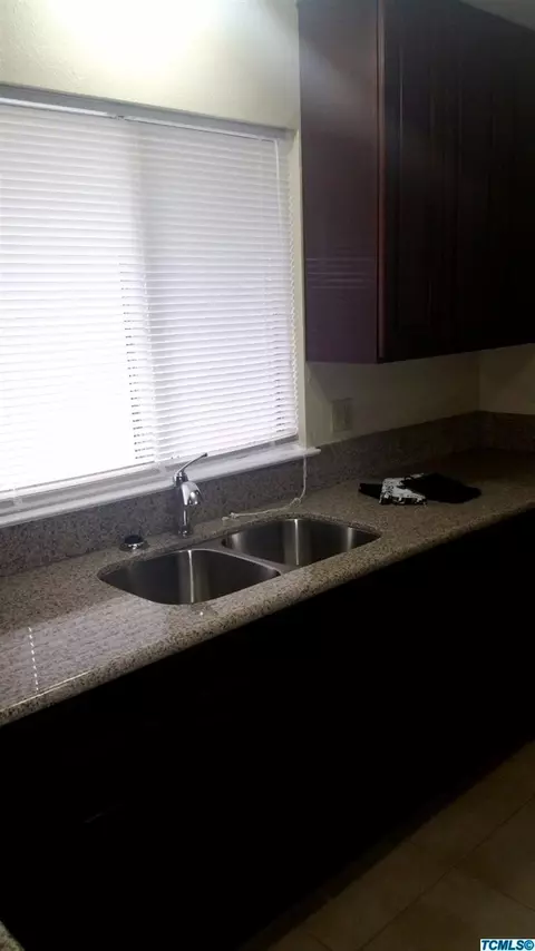 1156 E Myrtle St, Hanford, CA 93230 photo 8