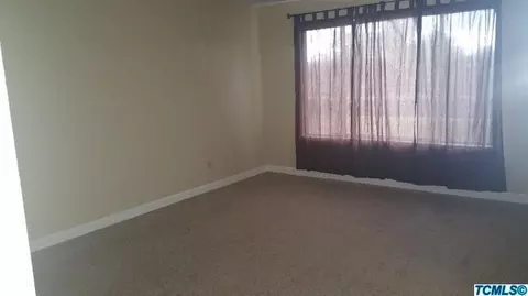 1156 E Myrtle St, Hanford, CA 93230 photo 4