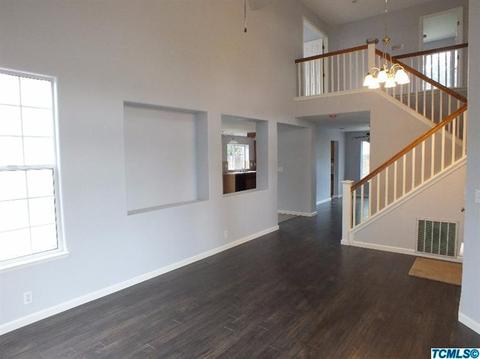 796 E Orange St, Hanford, CA 93230 photo 3