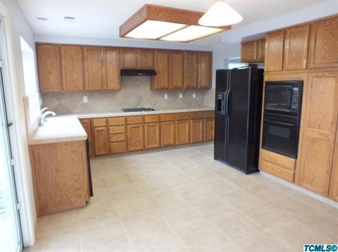 796 E Orange St, Hanford, CA 93230 photo 7