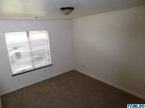 1310 E Carmelo Ave, Tulare, CA 93274 photo 8
