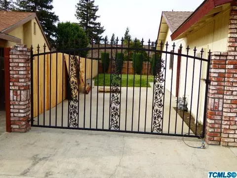 1310 E Carmelo Ave, Tulare, CA 93274 photo 2