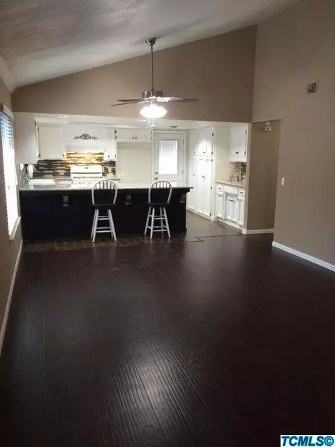 1707 E Cross Ave, Tulare, CA 93274 photo 5