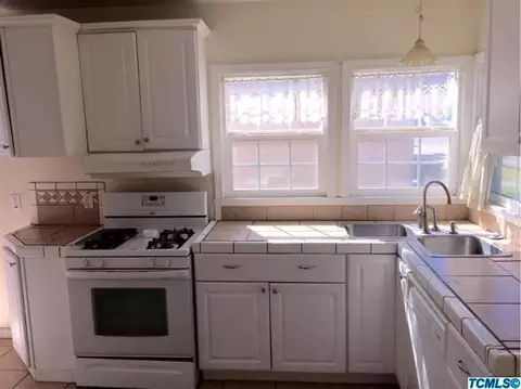 719 E Ivy St, Hanford, CA 93230 photo 5