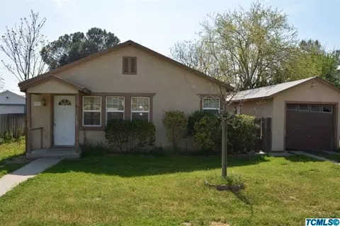 719 E Ivy St, Hanford, CA 93230 photo 2
