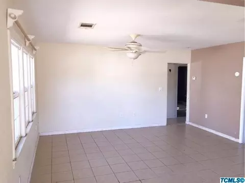 719 E Ivy St, Hanford, CA 93230 photo 3