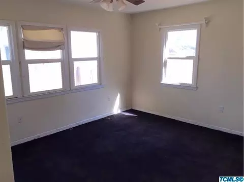 719 E Ivy St, Hanford, CA 93230 photo 4