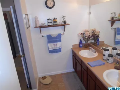 2251 E Victor Ave, Visalia, CA 93292 photo 31