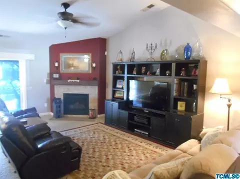2251 E Victor Ave, Visalia, CA 93292 photo 11