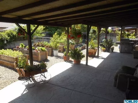 2251 E Victor Ave, Visalia, CA 93292 photo 4