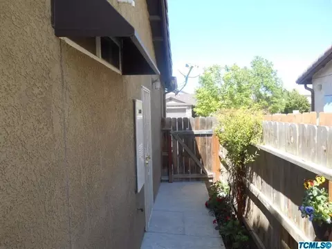 2251 E Victor Ave, Visalia, CA 93292 photo 9