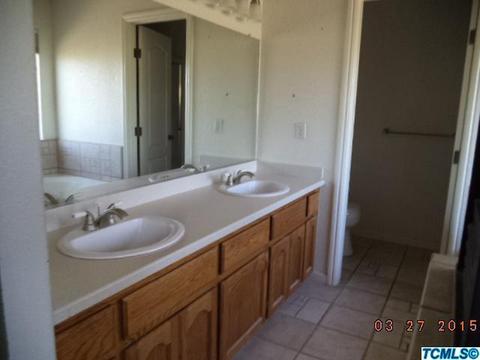 2312 E Beech Ct, Visalia, CA 93292 photo 11