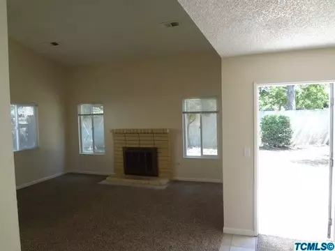1211 E Ferguson Ave, Visalia, CA 93292 photo 4