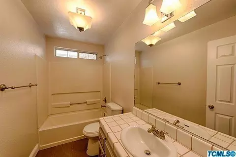 436 Barcelona Dr, Lemoore, CA 93245 photo 7