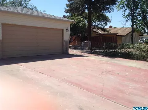 1011 E Noble Ave, Visalia, CA 93292 photo 3
