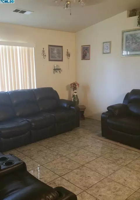 265 E Hickory St, Lindsay, CA 93247 photo 5