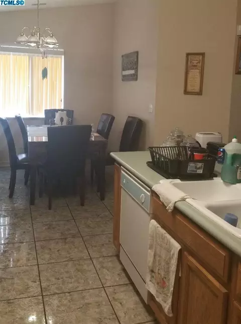 265 E Hickory St, Lindsay, CA 93247 photo 4